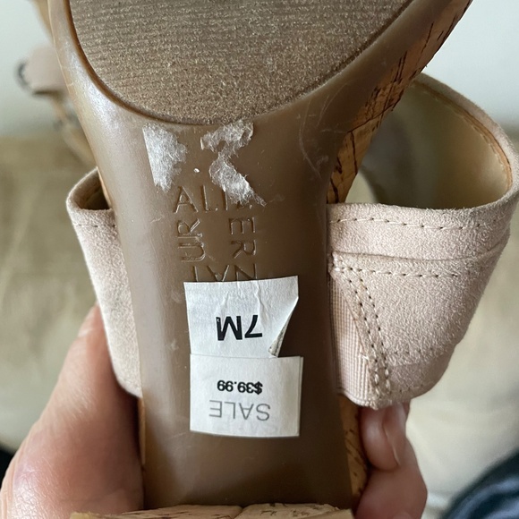 Women’s shoes- boots and sandals. Lot. Price for two pairs. - Picture 4 of 8